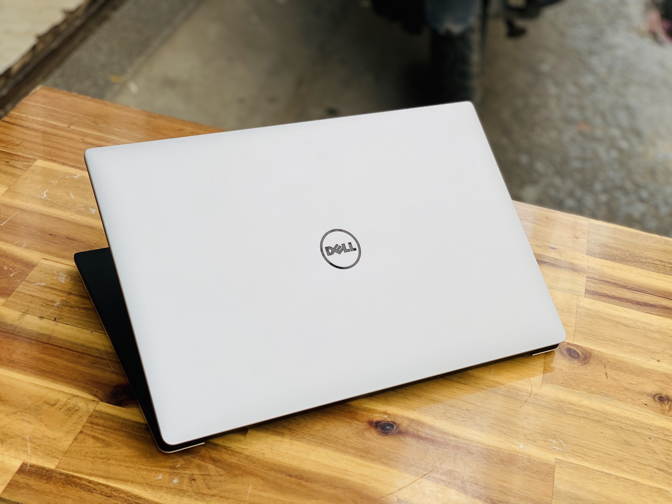 Laptop Dell Precision 5530/ I7 8850H 12 CPUS/ RAM 16G/ SSD/ Nvida Quadro/ Tràn Viền/ Full HD - 4K/ Chuyên Reder, 3D, Đồ Họa3