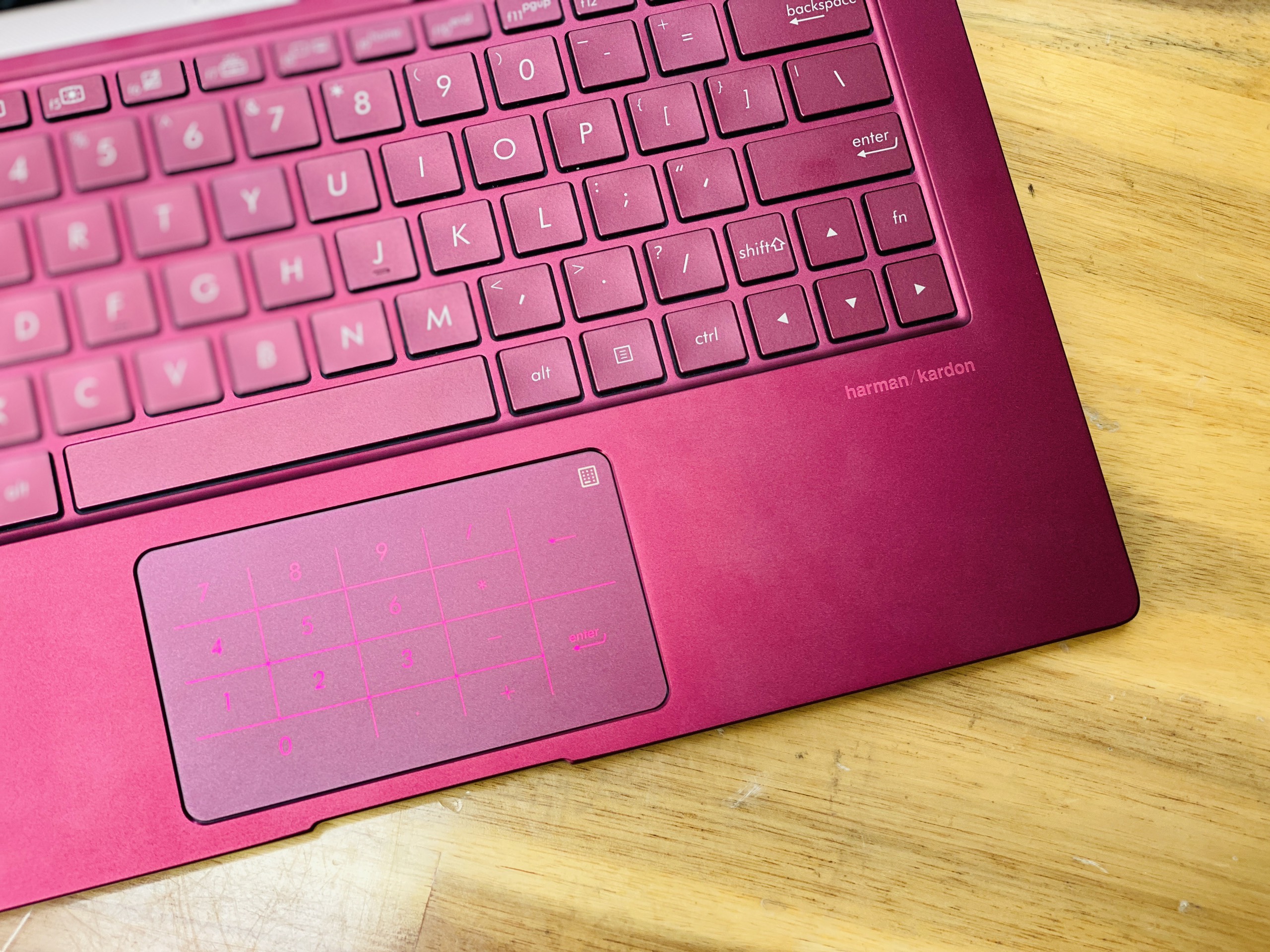 Laptop Asus Zenbook UX433FA/ i5 8265 8CPUS/ 8G/ SSD256/ Phiên Bản Giới Hạn/ Đỏ Cherry/ Giá rẻ4