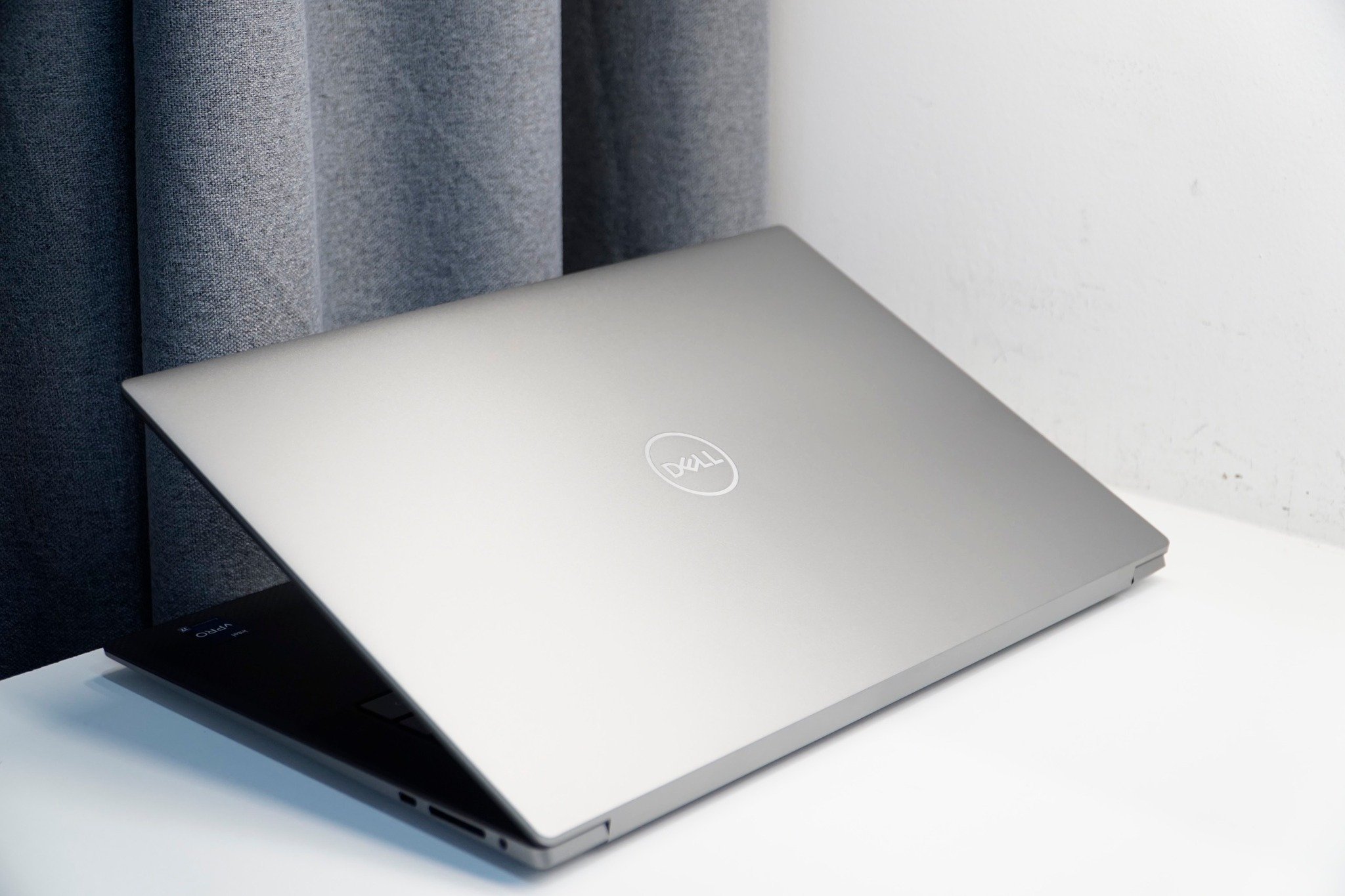 Dell Precision 5570 i7 12800H/ Ram 32G/ SSD 1000G/ Card Rời RTX A1000/ 15.6inch/ Full HD +/ Chuyên Đồ Họa/ Giá rẻ4
