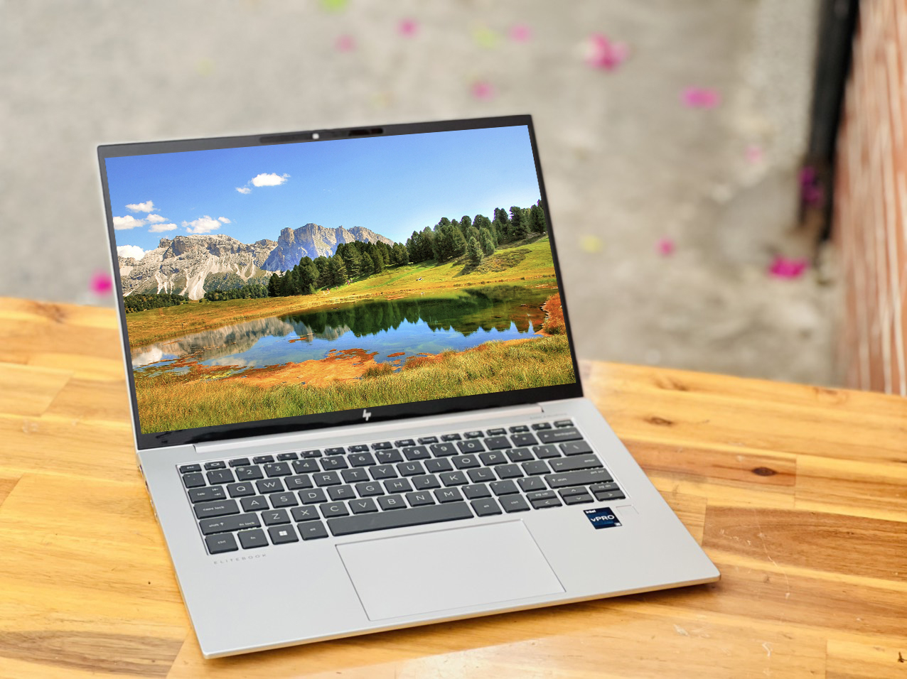 HP ELITEBOOK 840 G9 i7 1265U RAM 16G 256G 14IN FHD+ VỎ NHÔM MÀU BẠC TRẮNG GIÁ RẺ4