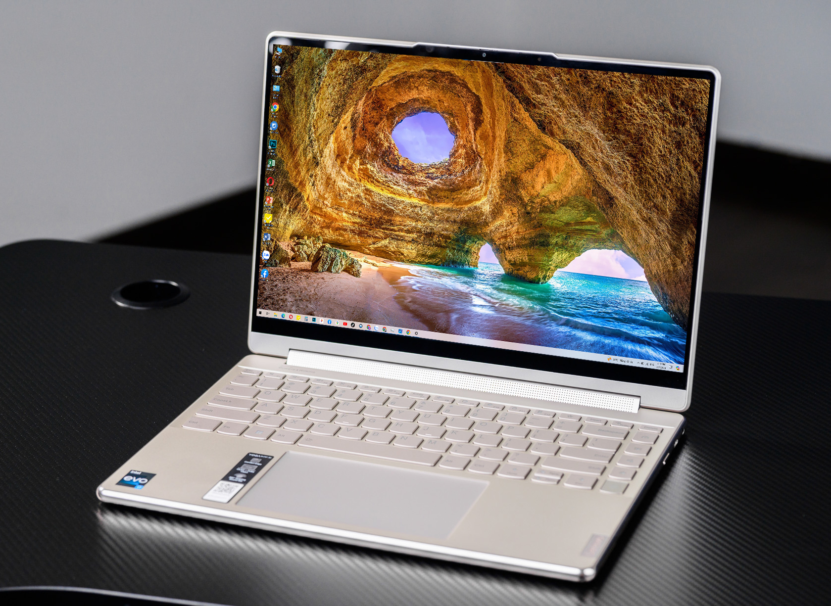 Lenovo Yoga 9i Gen 8 i7 1360P RAM 16GB SSD 1TB 14inch 2.8K Oled Cảm Ứng 20234