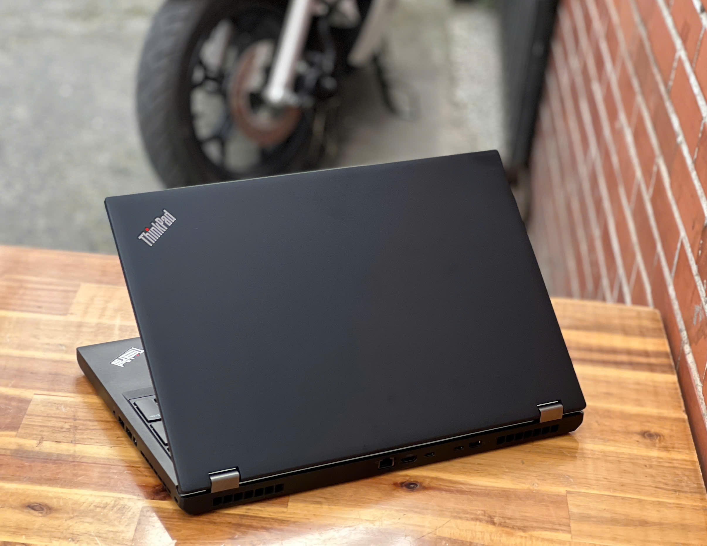 LENOVO THINKPAD P52 i7 8850H RAM 16G SSD 15IN MÁY TRẠM ĐỒ HỌA SIÊU BỀN GIÁ RẺ4
