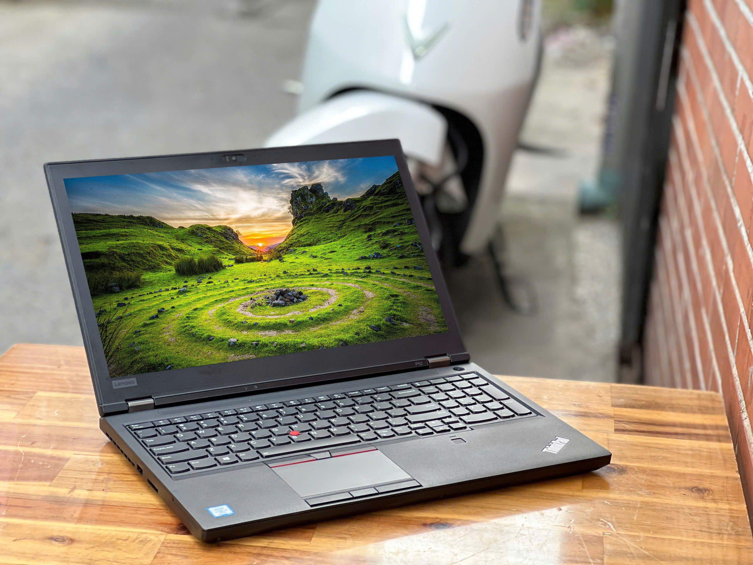 LENOVO THINKPAD P52 i7 8850H RAM 16G SSD 15IN MÁY TRẠM ĐỒ HỌA SIÊU BỀN GIÁ RẺ2