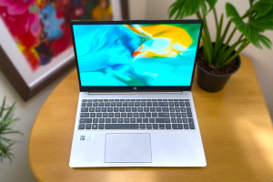 SO SÁNH LAPTOP HP FC RYZEN 5 VÀ LAPTOP HP FD i5 GEN 13: NÊN CHỌN AMD HAY INTEL?